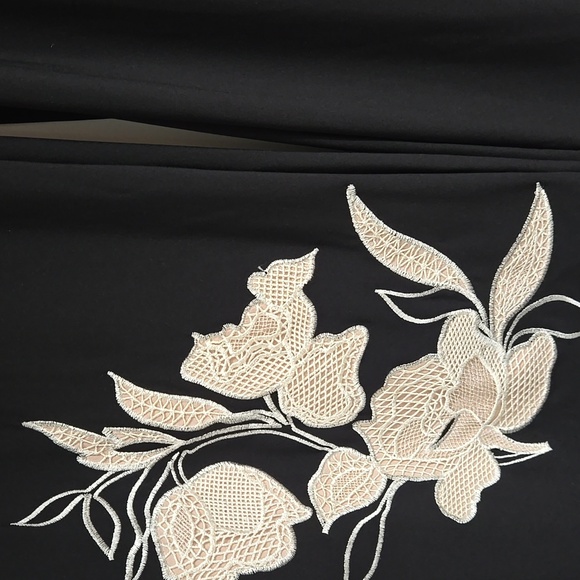 WHITE HOUSE BLACK MARKET EMBROIDERED FLORAL BLACK OFF WHITE JERSEY HALTER TOP XS - Picture 11 of 15